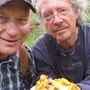 "Kommt fix": Schwammerlsucher Peter Handke mit seinem Kärntner Freund Valentin Hauser