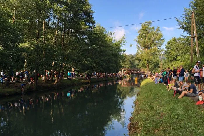 Am Lendkanal wurde in den frühen Morgenstunden schon gewartet