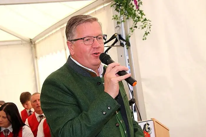 Unter den zahlreichen Gästen waren auch der Präsident der Steirischen Landwirtschaftskammer Andreas Steinegger, Bezirkskammer-Obmann Markus Kollmann, Bürgermeister Helmut Linhart und Vizebürgermeister Marco Gratzer.