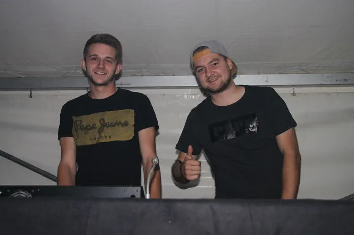 In der Disco sorgte, wie auch schon beim Pfingstfest, DJ Thostra für die richtigen Beats, sowie eine eindrucksvolle Rauch- und Lichtershow.