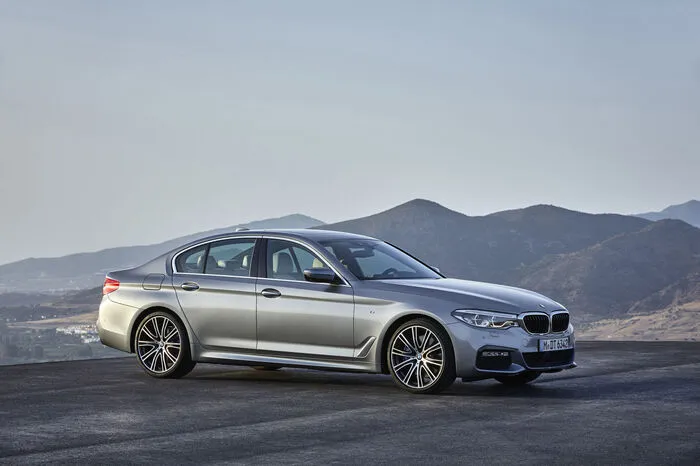 Magna Steyr baut ab Anfang 2017 in Graz für BMW Autos der 5er Serie. Nach 6-jähriger Pause werden damit erstmals wieder in Graz BMW-Modelle vom Band laufen, bestätigte BMW-Produktionsvorstand Oliver Zipse in der "Kleine Zeitung". Graz werde neben Dingolfing der zweite Standort für die Produktion. Der Vertrag mit Magna zum Bau der 5er Limousine laufe den gesamten Zyklus.