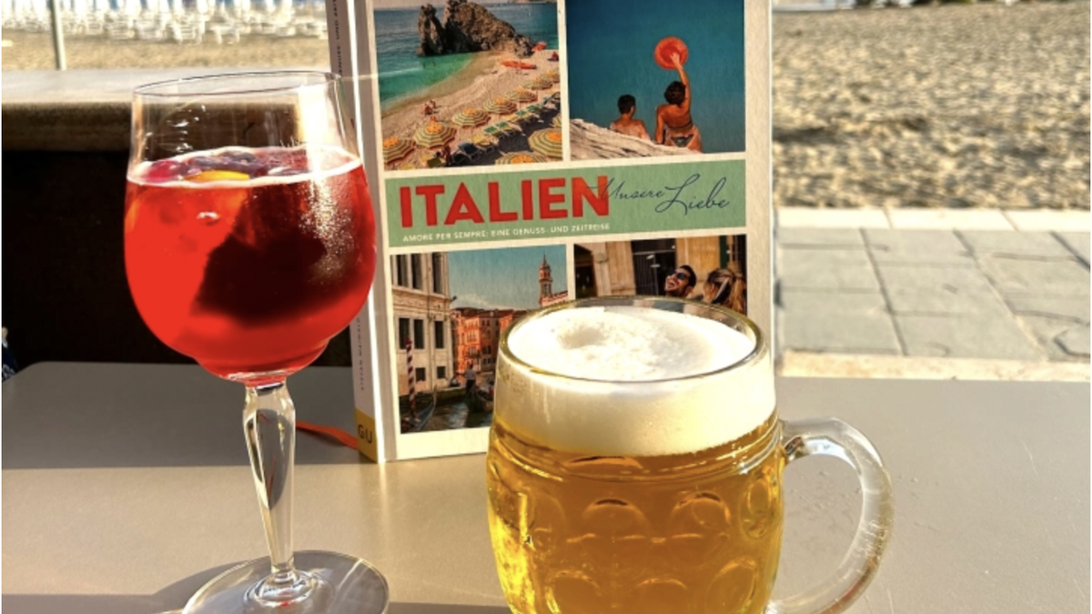 Liest sich auch gut am Strand: „Italien - unsere Liebe“