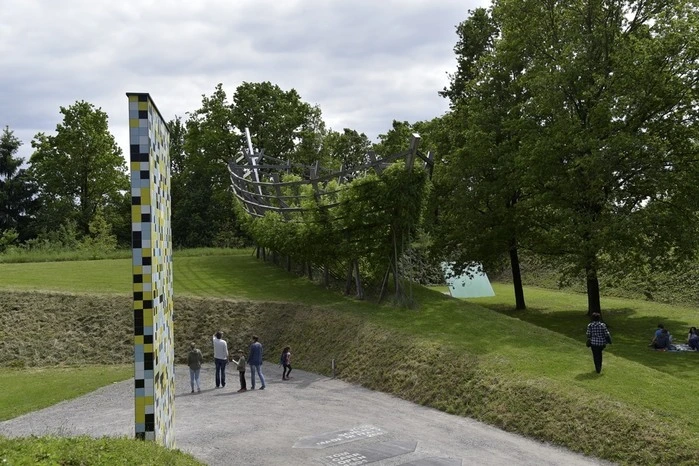 Sehr viele Besucher waren gekommen, die vielen außer-gewöhnlichen Kunstwerke zu bestaunen