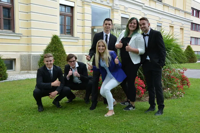 Schüler der 5BK: Daniel Trinkl (links), Matija Vrhnjak, Jasmin Wedenig, Fabian Rasbernig, Sosana Zivkovic und Peter Sickinger