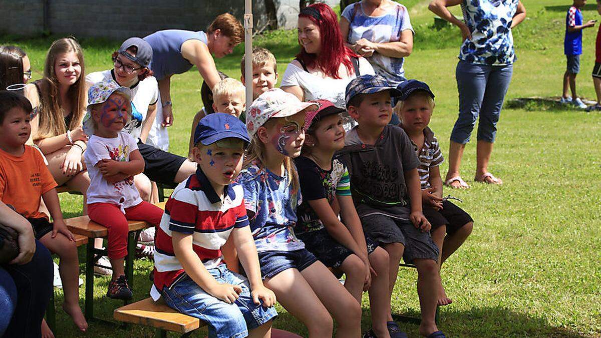 Die Kinder waren beim ersten Radmerer Ortsfest vom Kasperltheater sehr begeistert