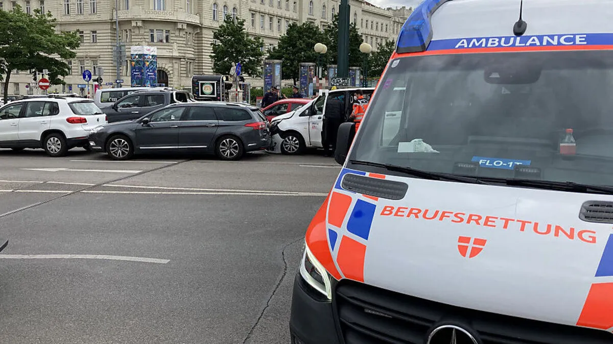 Das Kind wurde von der Rettung ins Krankenhaus gebracht.