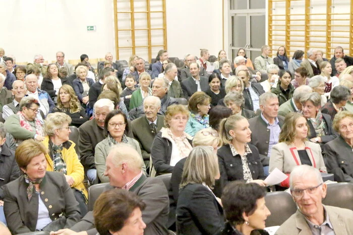 Hunderte Besucher hatten sich aus diesem Grund am Samstagabend Richtung Kulturhaus aufgemacht. 