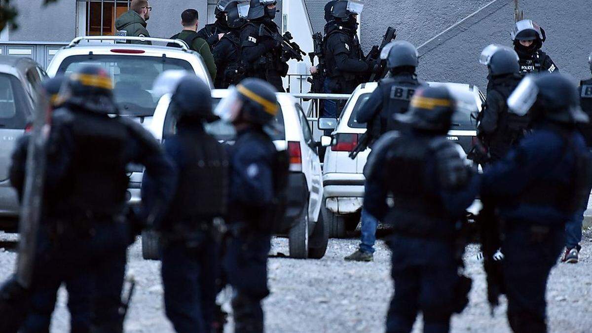 Polizist erlag nach Geiselnahme in Frankreich Verletzungen 