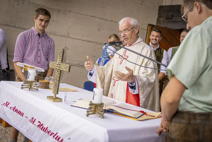Dechant Ivan Olip gestaltete den Festgottesdienst.