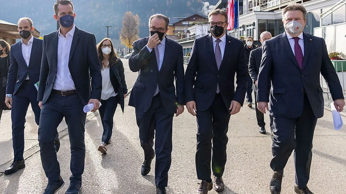 Auf dem Weg zur Pressekonferenz am Achensee: Mückstein, Schallenberg, Platter, Ludwig