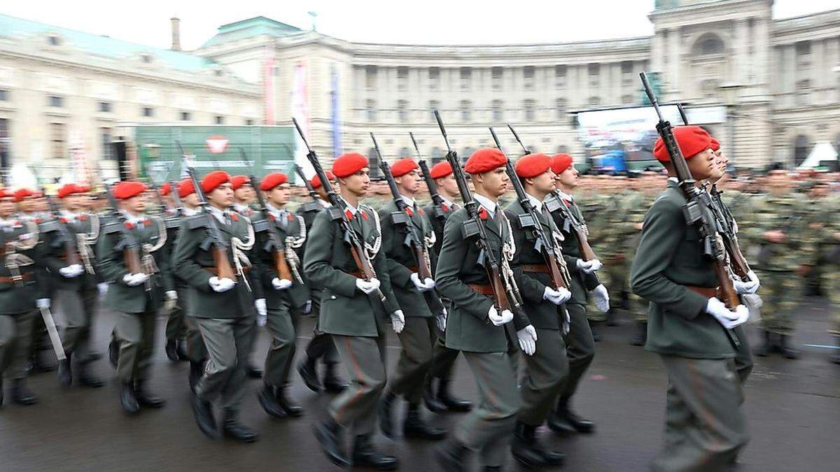 Das Bundesheer präsentierte sich am Nationalfeiertag am Wiener Heldenplatz