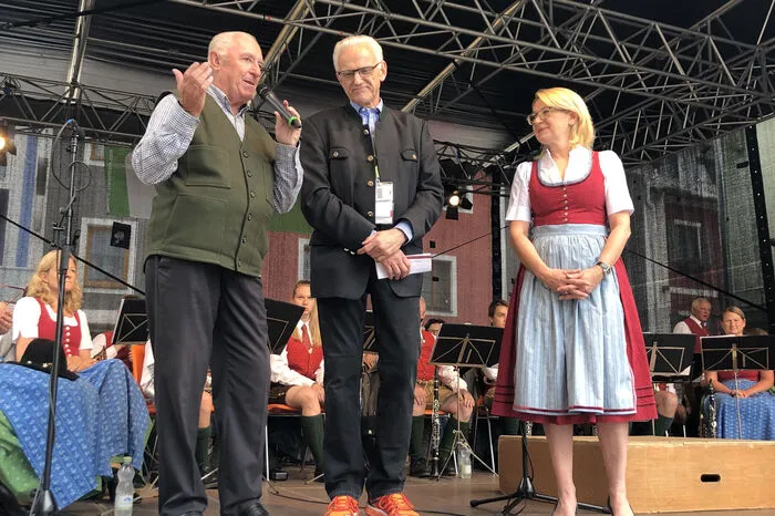 Sprachen die Begrüßungsworte: Die Schladminger Bürgermeisterin Elisabeth Krammel und Mid Europe-Organisator Johann Mösenbichler