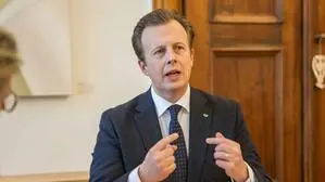 Kulturlandesrat Karlheinz Kornhäusl (VP) baut in einer Blitzaktion das Kulturkuratorium um