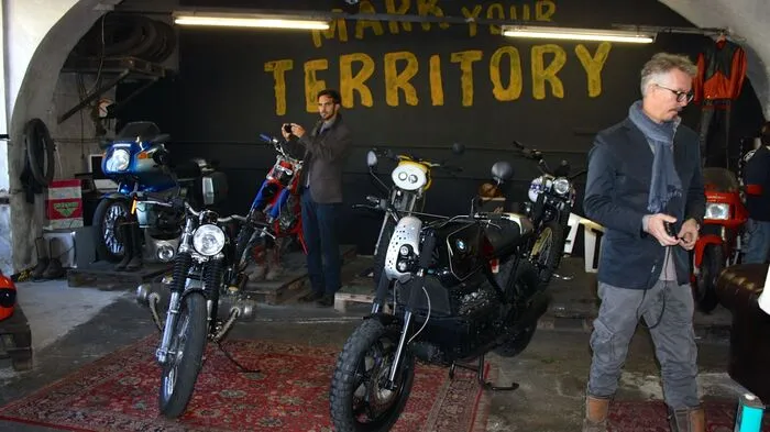 Etwa 150 Motorräder rollten heute für den guten Zweck durch die Stadt: "The Distinguished Gentleman’s Ride 2016" wurde für Prostatakrebsforschung, -information und -prävention gesammelt.