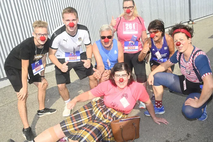Spaß schon vor dem Start mit den Clowndoctors Karin Nagele und Anna Russegger.
