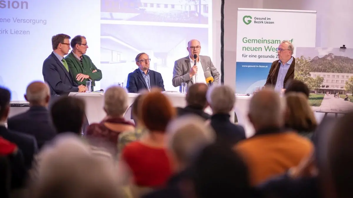 Auch eine Podiumsdiskussion war Teil des Programms, das Publikum hatte die Möglichkeit, Fragen zu stellen