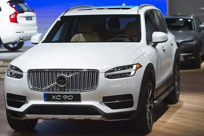 Bis 2021 will Volvo bei allen Neuwagen zumindest einen Hybridantrieb anbieten. Das ist auch dringend nötig, denn beim Spritverbrauch erreicht der Autobauer nur dank legaler Schlupflöcher akzeptable Werte. Im Schnitt liegt die Abweichung bei 47 Prozent.