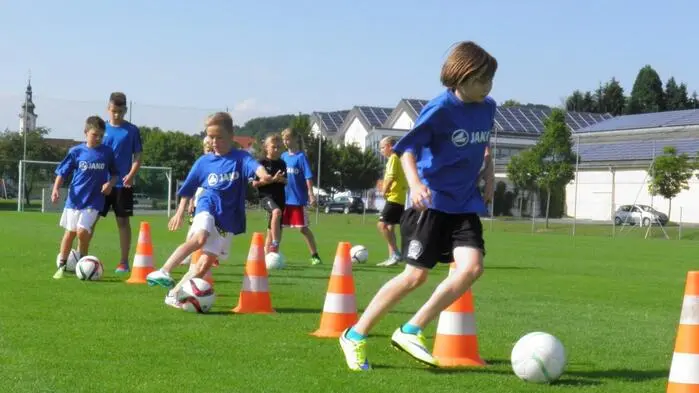 Das LAZ Gnas lädt talentierte Fußballerinnen und Fußballer zum Schnuppertraining