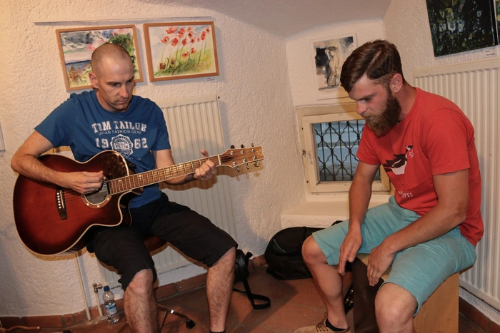 Stefan Pirker und Christian Kuschnig umrahmten die Vernissage musikalisch.