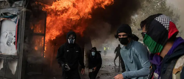 In Frankreich protestieren die Menschen gegen die gestiegenen Lebenshaltungskosten - es kam zu zahlreichen Ausschreitungen