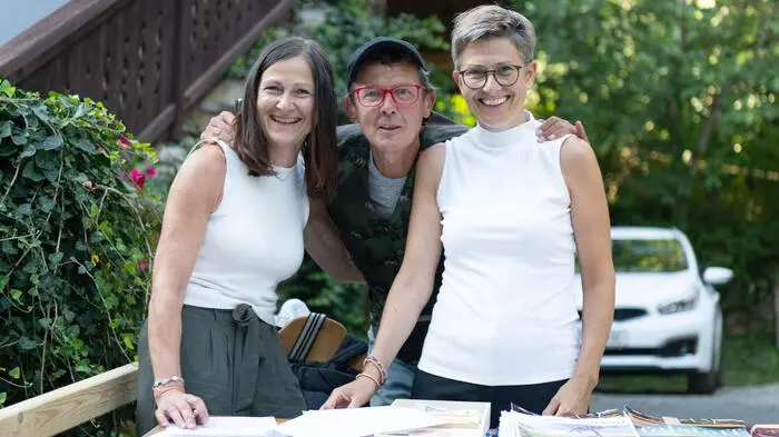 Regisseur Wolfgang Atzenhofer hat diese Geschichte um Liebe und Eifersucht in das idyllische Umfeld des Buschenschanks verlegt. 