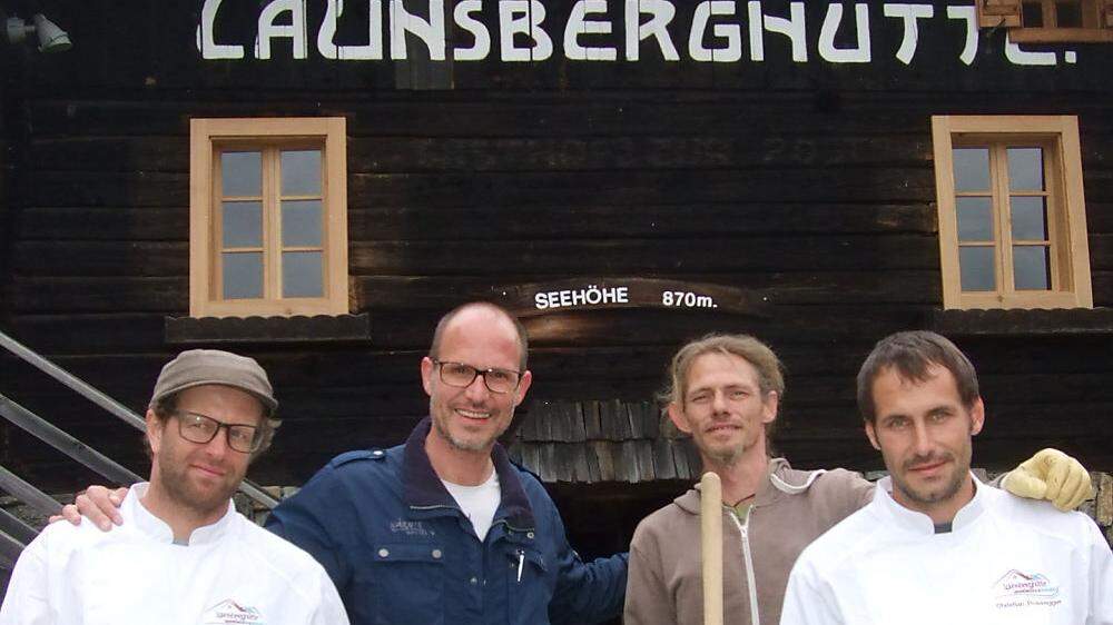 Willi Granig (Zweiter von links) hat die Hütte im Mai 2018 gepachtet