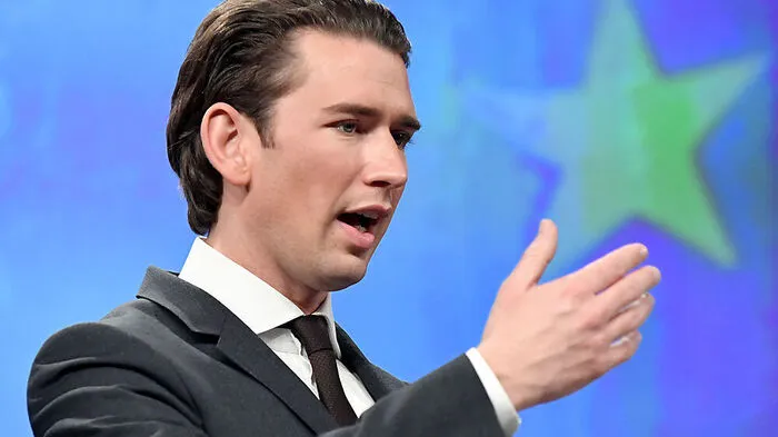 Seit sieben Jahren gehört Sebastian Kurz der österreichischen Bundesregierung an, doch erst 2017 erlebte er seine Sternstunde: Mit der Machtübernahme in der ÖVP, einem Katapultstart in den Wahlkampf, dem Sieg bei der Nationalratswahl und dem Einzug ins Kanzleramt kurz vor Weihnachten. Die Welt staunt.