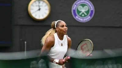 Serena Williams unterlag in ihrem Wimbledon-Auftakt-Match Maya Joint 3:6, 7:6(6), 3:6