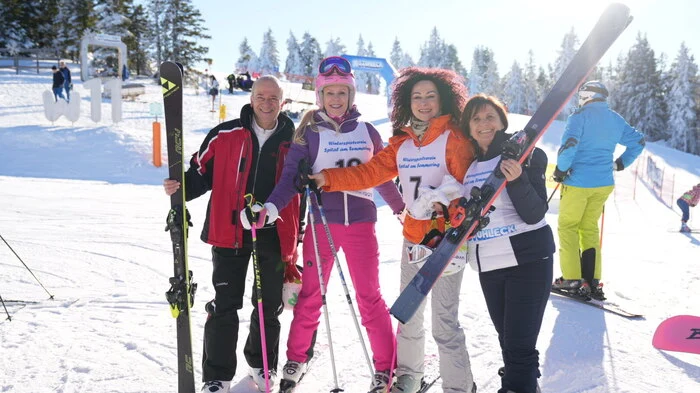 Das Skigebiet Stuhleck lud zum VIP-Opening. Auch Society Lady Christina Lugner (zweite von rechts) wagte sich für den Promi-Riesentorlauf auf die Ski.