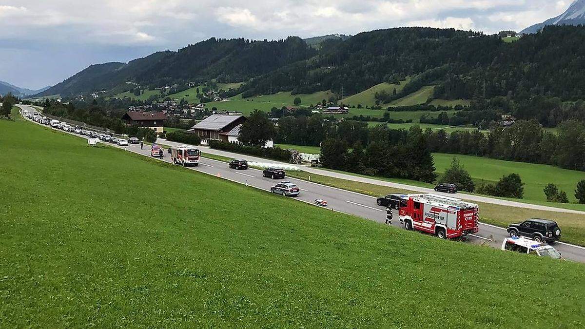 Verkehrsanhaltung während des Rettungseinsatzes