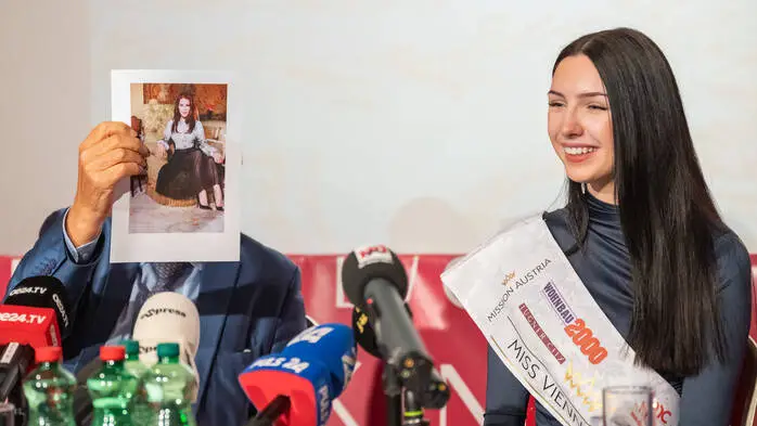 Lucia Sisic während der traditionellen Pressekonferenz mit der Bekanntgabe von Richard Lugners Opernball Stargast