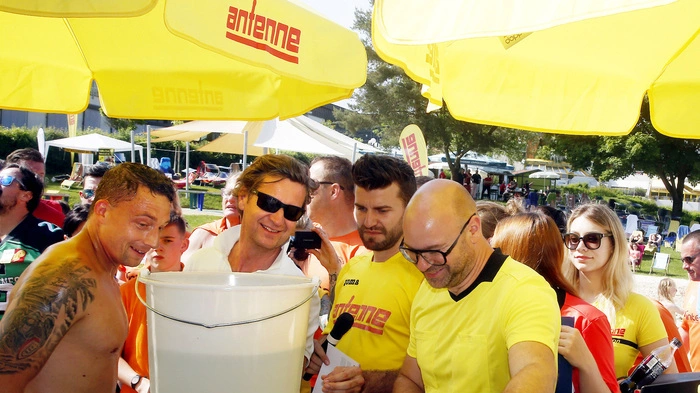 Beim großen "Scheine für Vereine" - Antenne Finale...