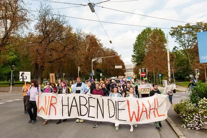 Eine Woche vor der Nationalratswahl stand die Demonstration auch in Graz aber natürlich im Zeichen der Wahlen.