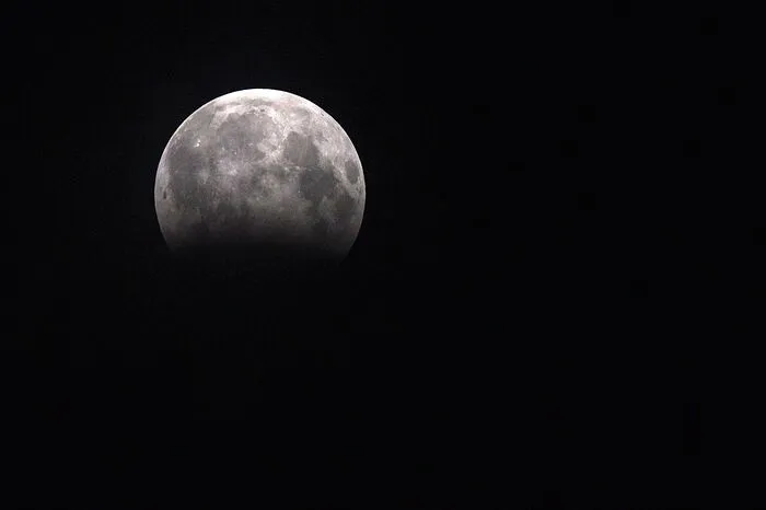 Zur stärksten Verfinsterung kam es in Österreich um 20.22 Uhr und damit bereits wenige Minuten nach dem Mondaufgang, der in Wien an diesem Tag um 20.13 Uhr stattfand.