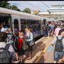 Landesweit lag die Hälfte der Bahnstrecken vollständig still, und auf den übrigen Strecken fuhren nur wenige Züge. Rund 40 Städte waren mit der Bahn an diesem Tag überhaupt nicht erreichbar.