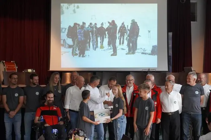 Alte Fotos, Postkarten und Dokumente erinnerten an die früheren Zeiten sowie an die ersten Einsätze