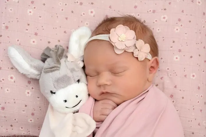 Fesch und gechillt, das ist Elisa (3165/51). Die Tochter von Sabrina Schweiger und Emanuel Greimler aus Liezen wurde am 15. August geboren, seither sorgt sie für pure Freude in der Familie.