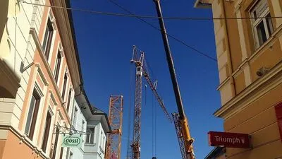 Zweiter Kran wird am Unteren Platz aufgebaut