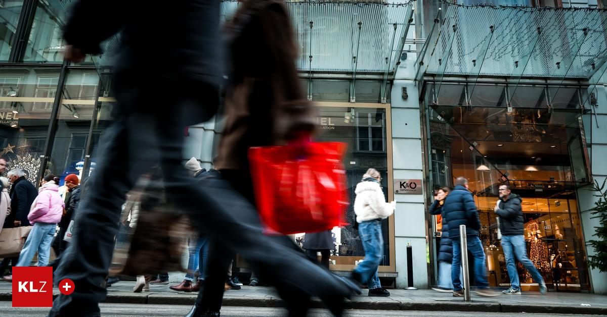 Einkaufen-am-8-Dezember-Das-Gesch-ft-l-uft-bisher-ganz-gut-