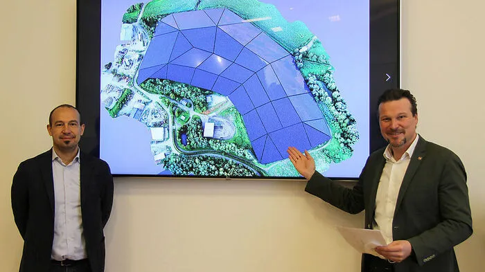 Entsorgungsreferent Wolfgang Germ und Gernot Bogensberger, Leiter der Abteilung Entsorgung, bei der Präsentation