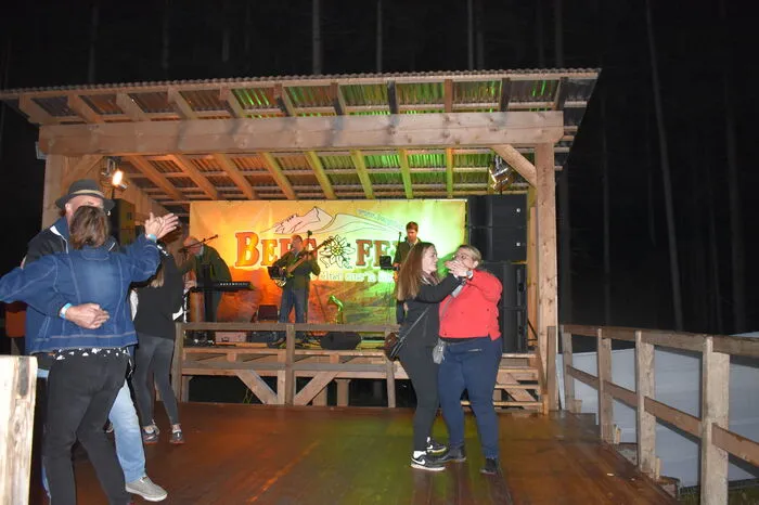 Getanzt wurde zu Klängen der Musikgruppe Bergfex und Stagefox gab in der Disco richtig Gas.