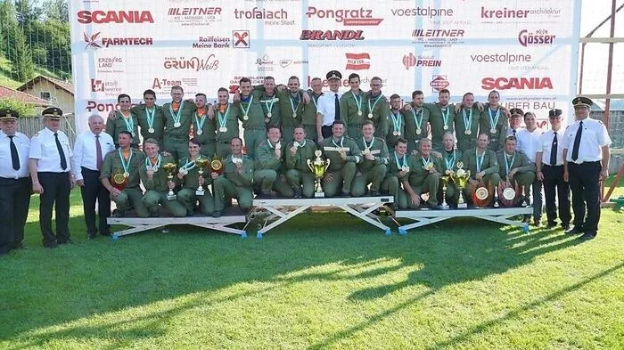 Die Stockerlplätze bei Bronze A: 1. FF Auersbach (FB), 2. Kleinfrannach (FB) und 3. Falkenstein (WZ). Landeshauptmann Hermann Schützenhöfer und Landeshauptmann-Stellvertreter Michael Schickhofer gratulierten