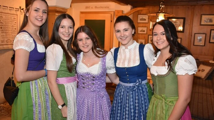 Gute Stimmung, zahlreiche Besucher und ein abwechslungsreiches Programm: So gestaltete sich der traditionellen Bauernball der Landjugend Pöllau am Greim im Berghof.