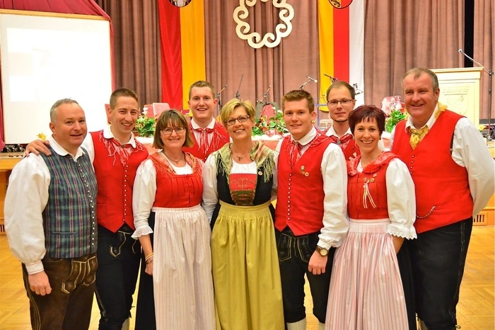 Hunderte Volkstänzer machten der Hermagorer Volkstanzgruppe, die in diesem Jahr ihr 30-jähriges Jubiläum feiert, ihre Aufwartung.