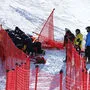 Helfer bemühen sie um die gestürzte Norwegerin