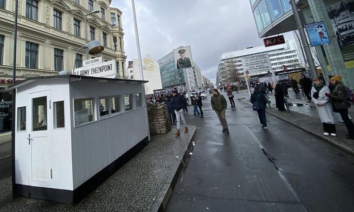 Am Checkpoint Charlie entzündete sich 1961 beinahe der dritte Weltkrieg Am Checkpoint Charlie entzündete sich 1961 beinahe der dritte Weltkrieg