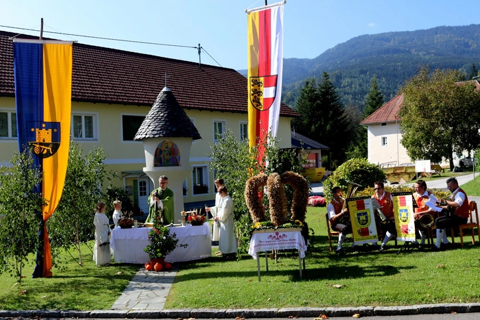 Eingeleitet wurde das Jubiläumsfest durch eine Feldmesse am Festplatz.