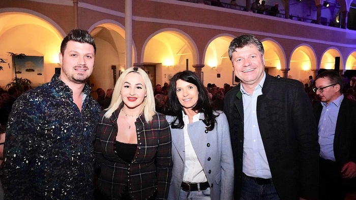 Bürgermeister Gerhard Pirih mit Gattin Petronilla, Sohn Marcel und dessen Partnerin Anna-Lisa