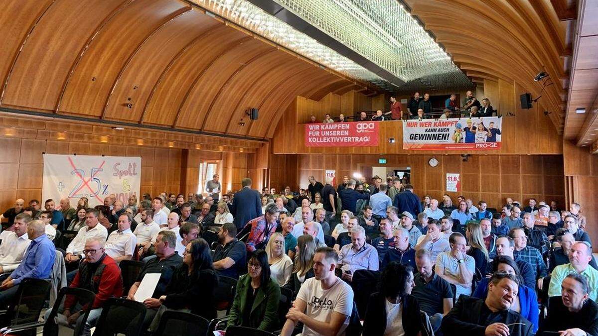 Gut gefüllt: der Festsaal der Arbeiterkammer Steiermark in Graz
