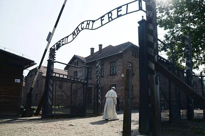Eine besondere Geste für eine Gruppe von "Gerechten" gab  es während des Besuchs von Papst Franziskus in  Auschwitz-Birkenau: Zusammen mit Holocaust-Überlebenden trafen sie das Kirchenoberhaupt.